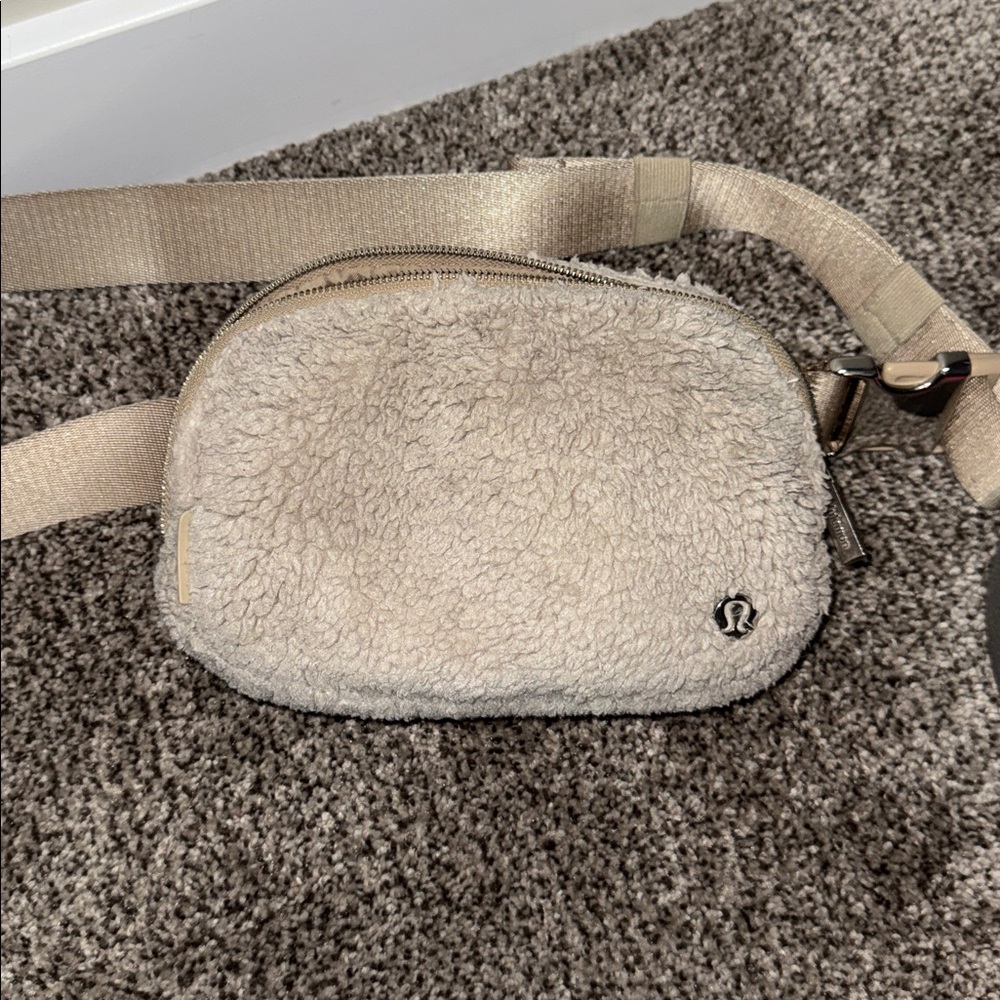 Lululemon Everywhere Fleece Belt Bag in Light Ivory - Picture 1 of 5